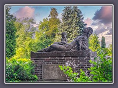 Friedhof Worpswede - Paulas Grab - Statue von Bernhard Hoetger 