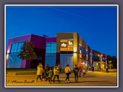 Das Medienhaus erstrahlt im Licht