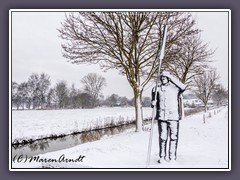 Onkel Hermann  - ist eine bronzene Statue, die seit Juli 2008 am Ortseingang von Osterholz-Scharmbeck ankommende Besucher begrüßt