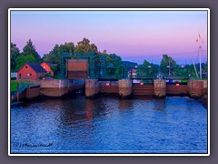 Ritterhude - die Schleuse im Abendlicht