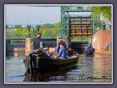 Ritterhude - Torfkahnarmada vor der Schleuse